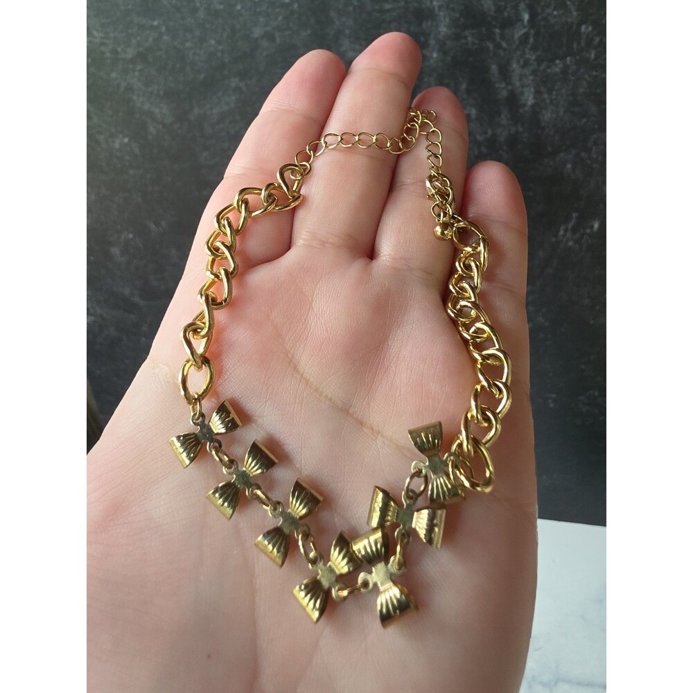 Bow Shaped Gold Tone Metal Adjustable Anklet Vintage Costume Jewelry